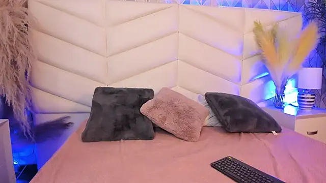 mia__evans_ webcam