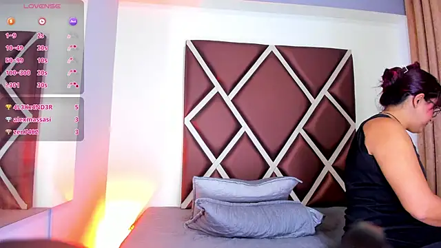 nahala_23 live cam on StripChat