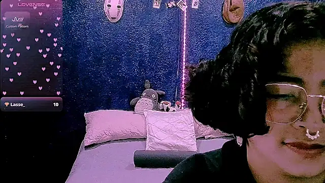 NinaYellow live cam on StripChat