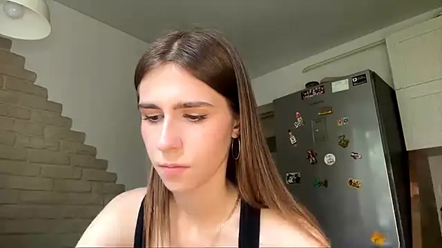 ZaraGuyette live cam on StripChat