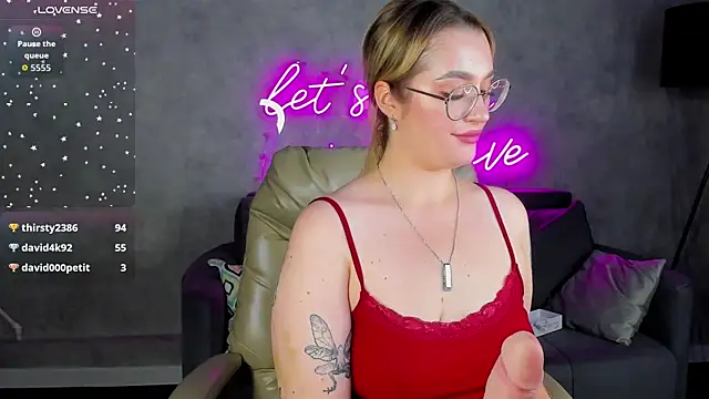 Viickie_Nelsson live cam on StripChat