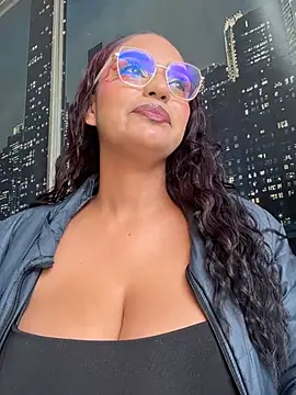 Sara-77 Live Webcam on Stripchat