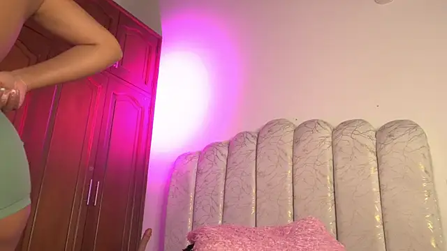 pocahotass_11 webcam