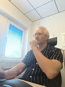 tom-swede Live Webcam on Stripchat