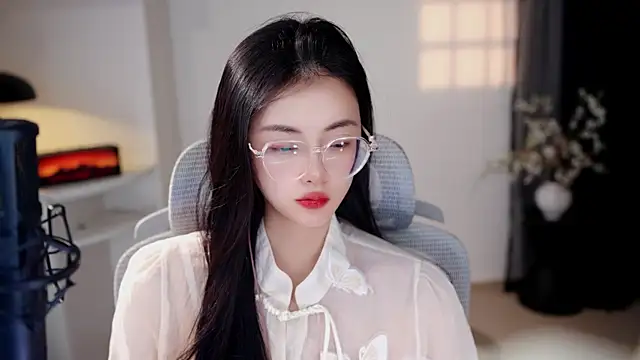 Ocean--Lili live cam on StripChat