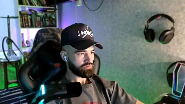 _Serious_Man webcam