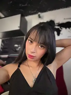 Sasha-firee live cam on StripChat