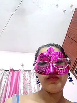 thanusi_2 live cam on StripChat