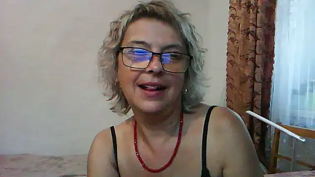 ElizabethGorden live cam on StripChat