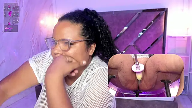 MhiaRey live cam on StripChat