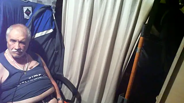 nonnomaturobisex live cam on StripChat