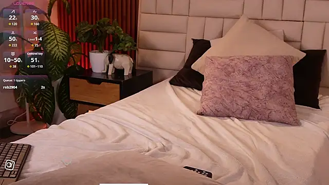 lexiee_grey_ webcam