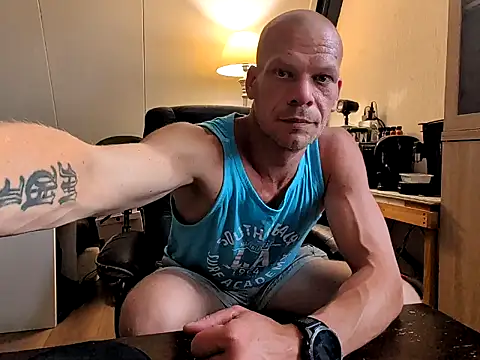 Kinky_Play1 live cam on StripChat
