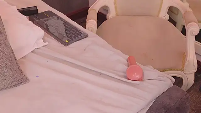 EbonyHenner webcam