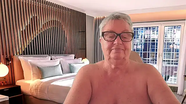 Mystery-Grandmother webcam