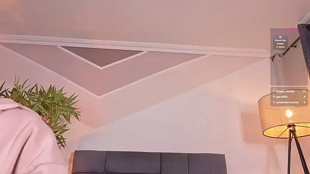 SweetiePie_3 live cam on StripChat