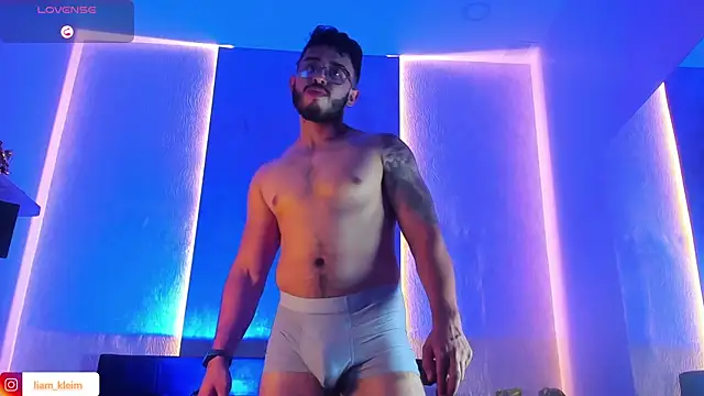 Liam_Kleiin live cam on StripChat