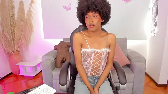 NaomiSaenz_ webcam