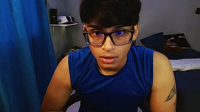Mr_yisuzz webcam