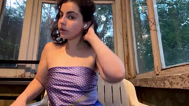 MarisaKomar webcam