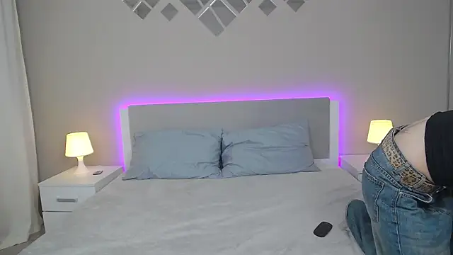 MiaVelmont webcam