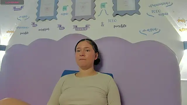 Anggelbunny_ live cam on StripChat