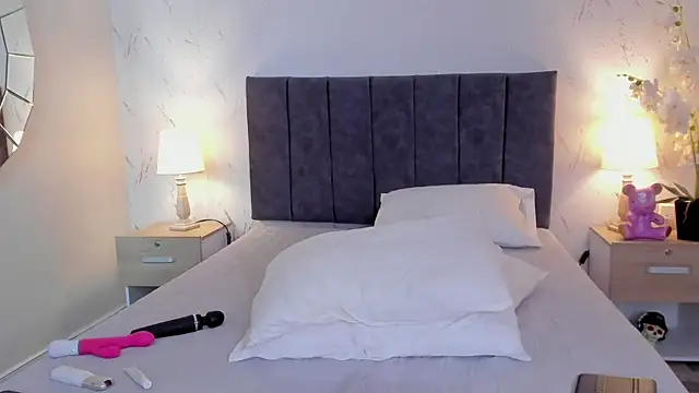 Emilly_Beaumont live cam on StripChat