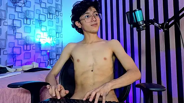 Twink_Sebas7