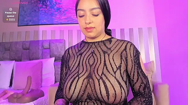 nina_glow