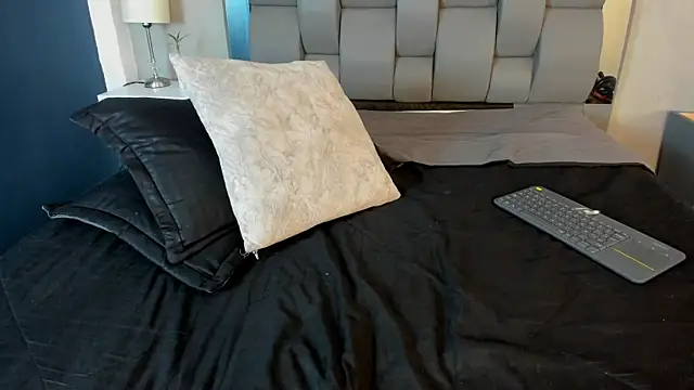 Charlie___Musk live cam on StripChat