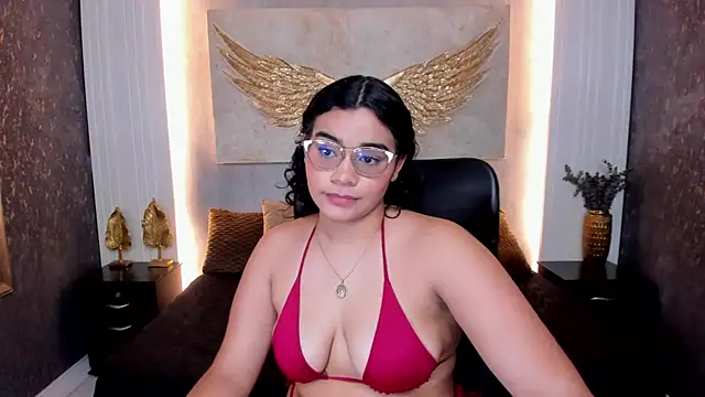 Celeste_luxe live cam on StripChat