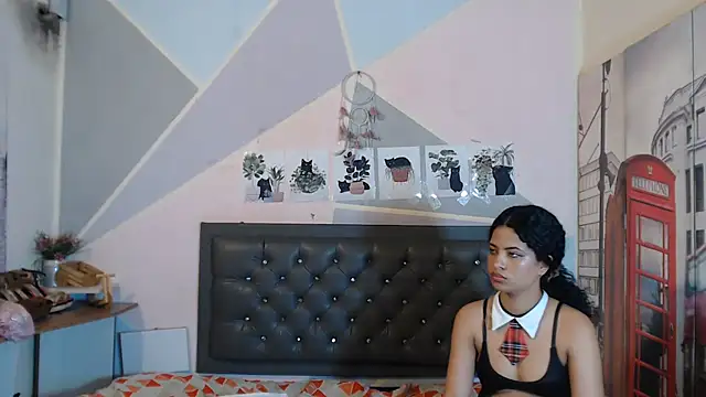 Adut_Akech webcam