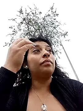 Iam_Issaa_ webcam