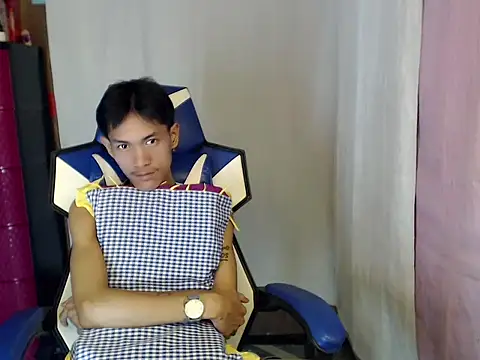 riks_tyler (Ask my age) - reach my goals to get me naked and cum