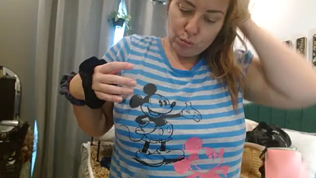 HazelSkyesChat webcam