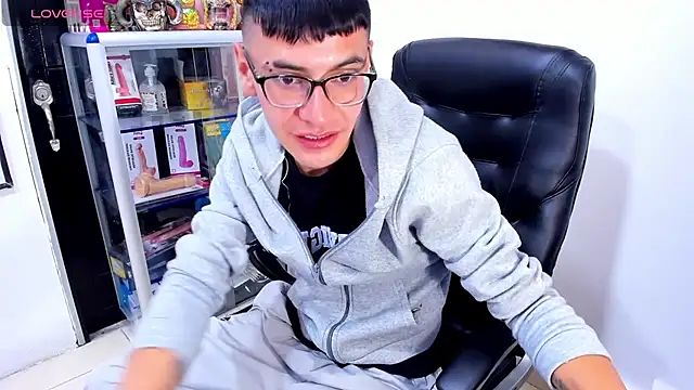 Alexx_bigcockk webcam