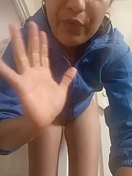kaira69 (F milf) - Chupar tetas escupir