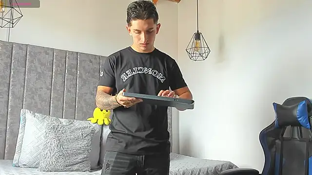 Calvin_Hunter webcam
