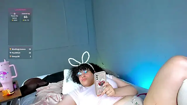 urCurvyTHICC webcam