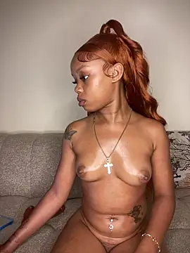 sexyie_caramel live cam on StripChat