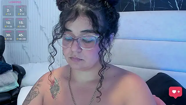 Reginavegaa live cam on StripChat
