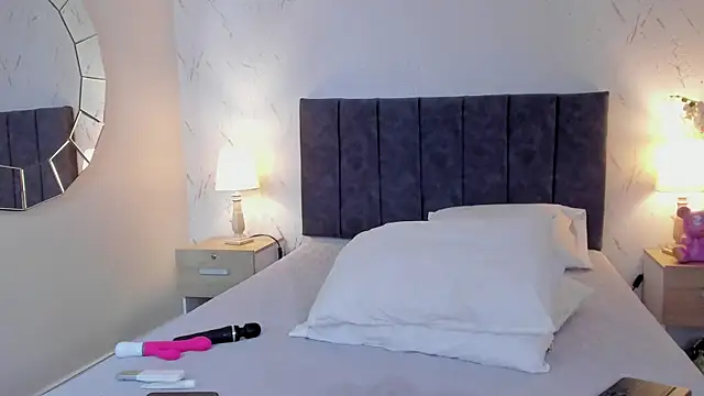 Emilly_Beaumont live cam on StripChat