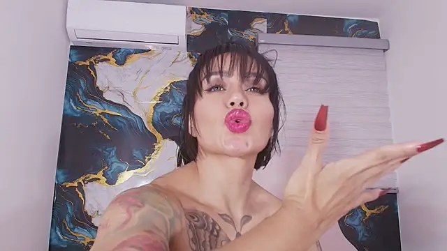 Domiino_ live cam on StripChat
