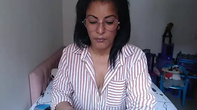 kateleyagrey live cam on StripChat