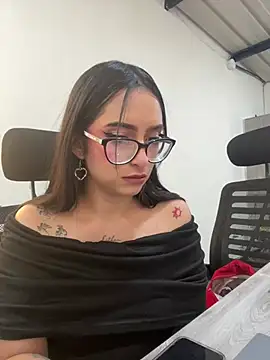 Kloenovoa- live cam on StripChat