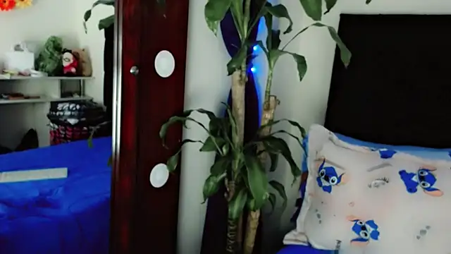 NathalialLooes live cam on StripChat