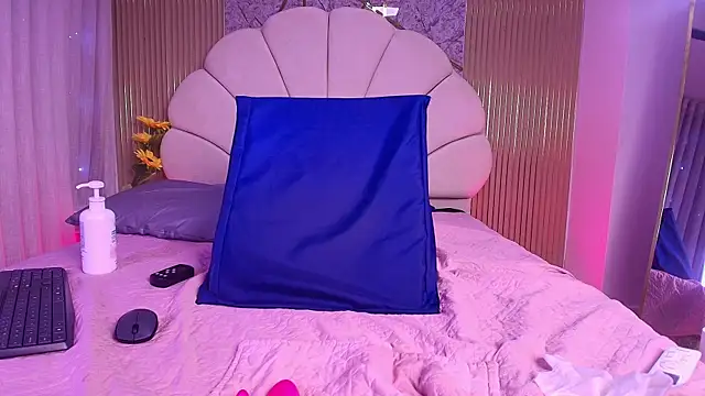 aisha_sh webcam
