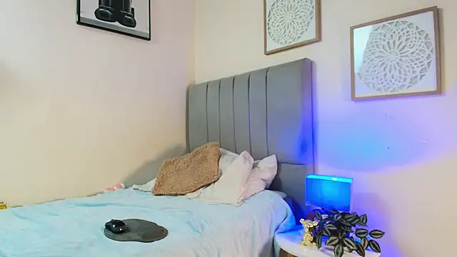 mary_cute9 live cam on StripChat