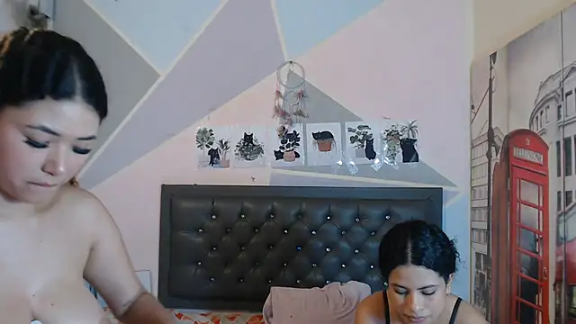 Adut_Akech webcam