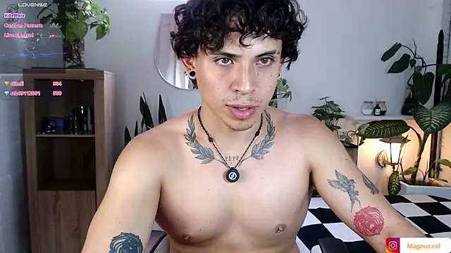 Magnuz_Col live cam on StripChat